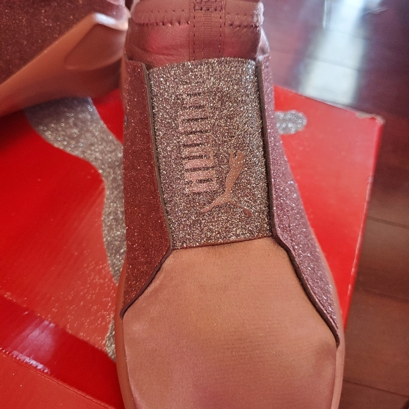 Home maid Pumas - Picture 4 of 4